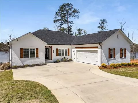 Exterior - 407 Lakeview Way, Lagrange, GA 30241 photo 2 of 19