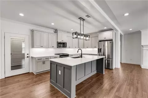 Kitchen - 407 Lakeview Way, Lagrange, GA 30241 photo 10 of 10