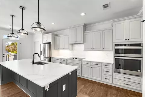Kitchen - 407 Lakeview Way, Lagrange, GA 30241 photo 6 of 10