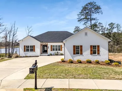 407 Lakeview Way, Lagrange, GA 30241