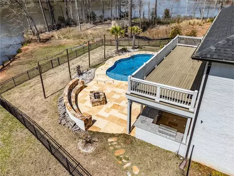 Exterior - 407 Lakeview Way, Lagrange, GA 30241 photo 18 of 19
