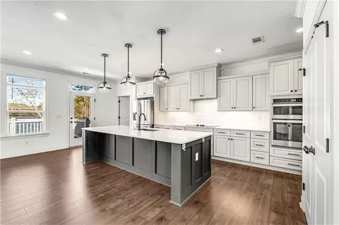 Kitchen - 407 Lakeview Way, Lagrange, GA 30241 photo 2 of 10
