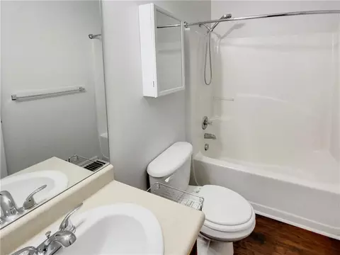 Bath - 50 Dock Ct, Jackson, GA 30233 photo 2 of 3