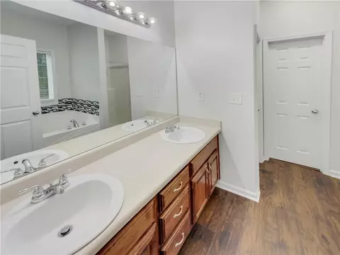 Bath - 50 Dock Ct, Jackson, GA 30233 photo 3 of 3