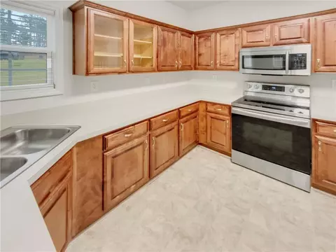 Kitchen - 50 Dock Ct, Jackson, GA 30233 photo 5 of 5