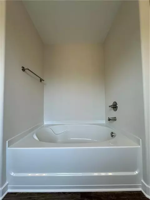 Bath - 11060 Cornerstone Way, Hampton, GA 30228 photo 4 of 6