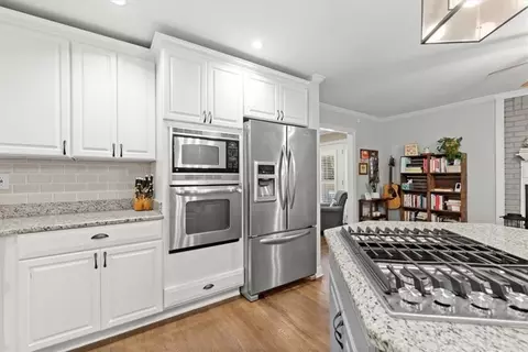 Kitchen - 4178 N Shallowford Rd, Chamblee, GA 30341 photo 5 of 6