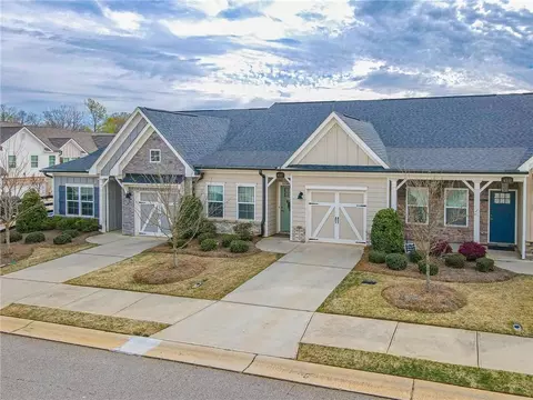 4507 Rutledge Dr, Oakwood, GA 30566