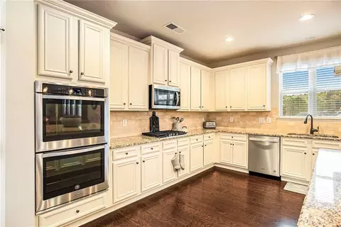 Kitchen - 3217 Bowlin Dr, Fairburn, GA 30213 photo 4 of 4