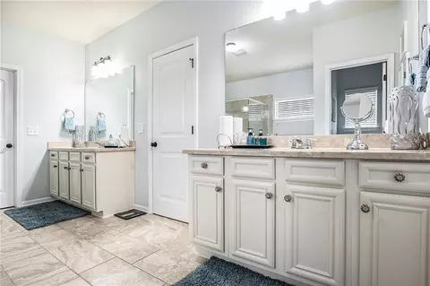 Bath - 3217 Bowlin Dr, Fairburn, GA 30213 photo 1 of 6
