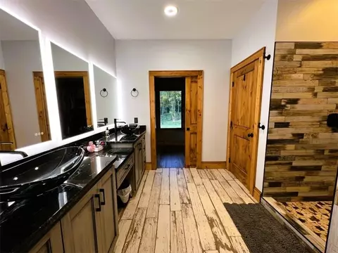 Bath - 514 Nesbit Loop NE, Resaca, GA 30735 photo 2 of 3