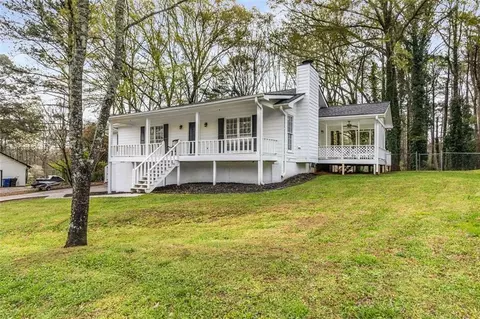 4198 Castle Gate Dr, Snellville, GA 30039