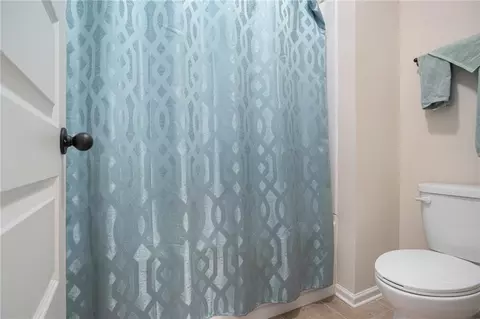 Bath - 1864 Schofield Dr, Hampton, GA 30228 photo 6 of 7