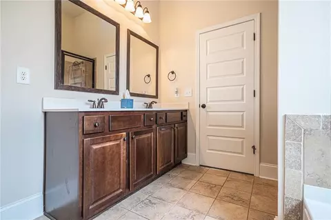Bath - 1864 Schofield Dr, Hampton, GA 30228 photo 4 of 7