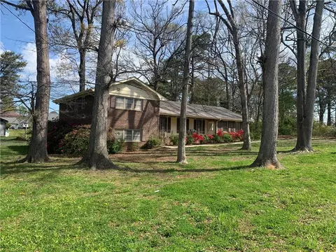 1390 White Oak St, Conyers, GA 30013