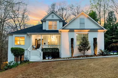6615 Lake Run Dr, Flowery Branch, GA 30542