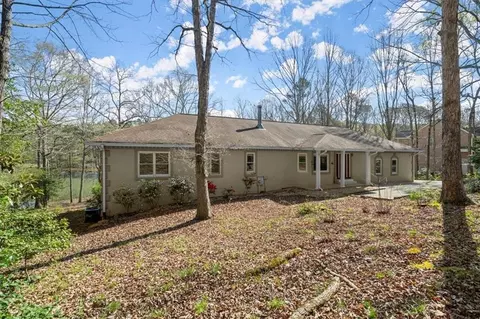 2407 Meredith Dr, Loganville, GA 30052