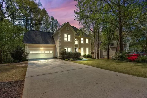 281 Larkshyre Trl, Lawrenceville, GA 30043