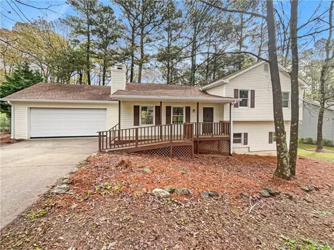 320 Primrose Ln, Auburn, GA 30011