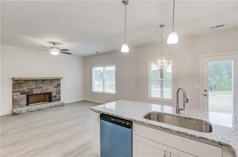 Kitchen - 6336 Pine Station Dr, Lula, GA 30554 photo 4 of 4