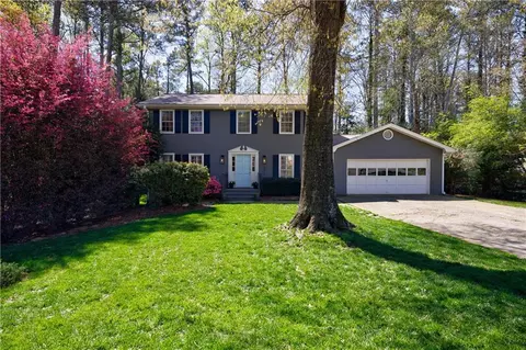 203 Lakeshore Ct NE, Marietta, GA 30067