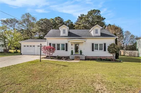 1511 Rose Garden Ln, Loganville, GA 30052
