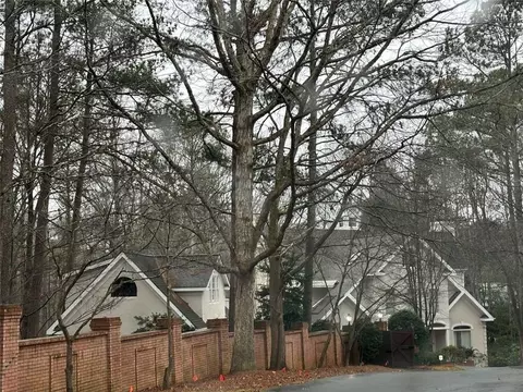 6423 Loch Arbor Dr, Flowery Branch, GA 30542