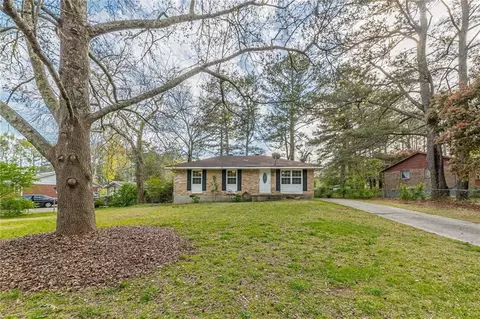 65 Darwin Dr, Jonesboro, GA 30238
