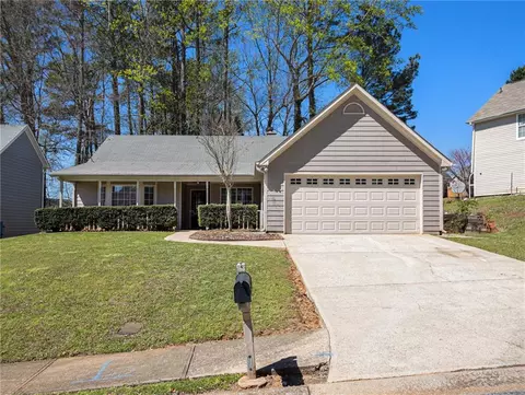 3385 Shady Woods Cir, Lawrenceville, GA 30044