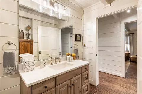 Bath - 1070 Bethany Rd, Jasper, GA 30143 photo 3 of 10