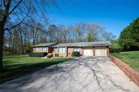 126 Derby Ln, Calhoun, GA 30701