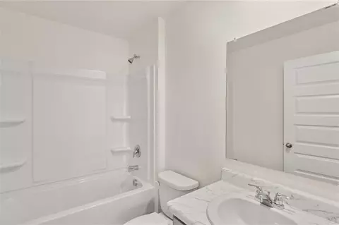 Bath - 648 Edgar St, Hampton, GA 30228 photo 6 of 7