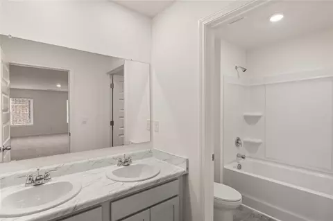 Bath - 648 Edgar St, Hampton, GA 30228 photo 7 of 7