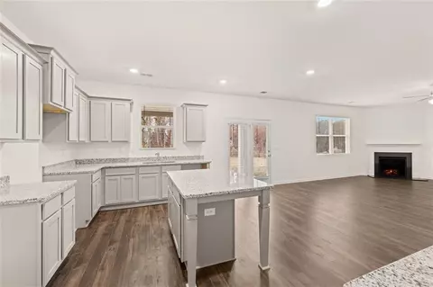 Kitchen - 648 Edgar St, Hampton, GA 30228 photo 3 of 4