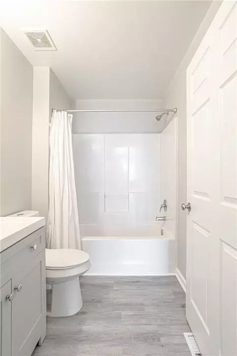 Bath - 3232 Bristol Ln, Duluth, GA 30096 photo 5 of 7