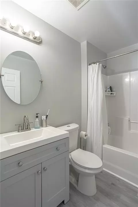 Bath - 3232 Bristol Ln, Duluth, GA 30096 photo 6 of 7