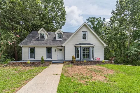 2051 Kinridge Rd, Marietta, GA 30062