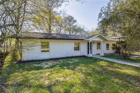 102 Valley Cir, Carrollton, GA 30117