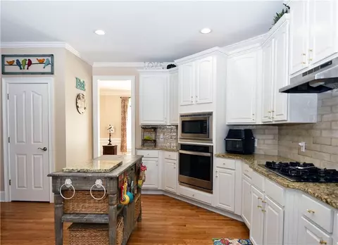 Kitchen - 2758 Pathview Dr, Dacula, GA 30019 photo 2 of 5