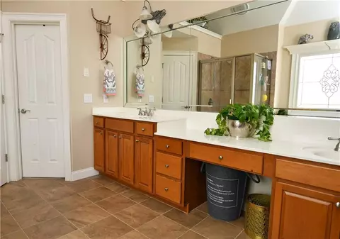 Bath - 2758 Pathview Dr, Dacula, GA 30019 photo 2 of 6