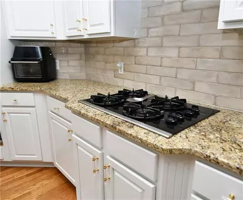 Kitchen - 2758 Pathview Dr, Dacula, GA 30019 photo 4 of 5