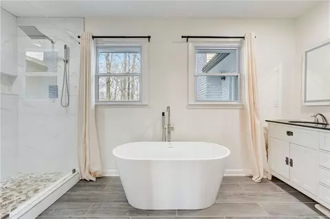 Bath - 405 Avery Rd, Canton, GA 30115 photo 3 of 4