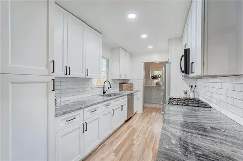 Kitchen - 405 Avery Rd, Canton, GA 30115 photo 3 of 6