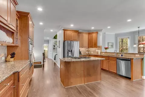 Kitchen - 4050 Lantern Hill Dr, Dacula, GA 30019 photo 3 of 4