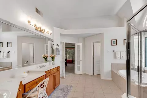 Bath - 4050 Lantern Hill Dr, Dacula, GA 30019 photo 4 of 7