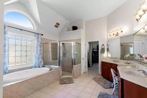 Bath - 4050 Lantern Hill Dr, Dacula, GA 30019 photo 2 of 7