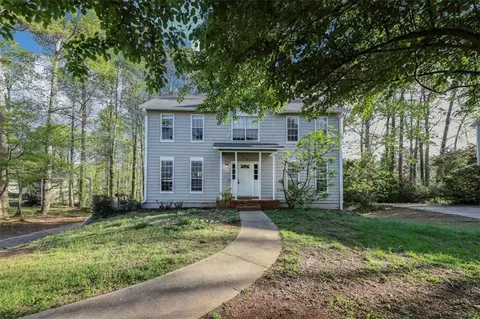 5256 Hollyfield Dr, Stone Mountain, GA 30088