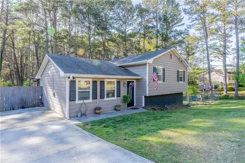 1131 Holly Hills Dr, Lilburn, GA 30047