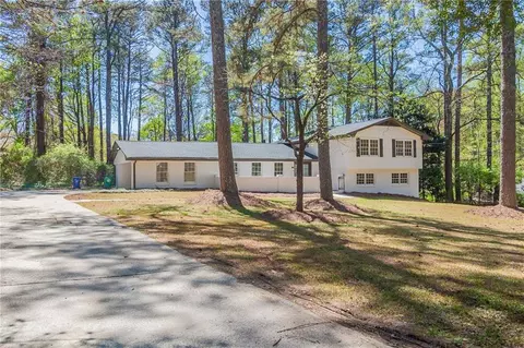 5019 Mountclaire Rd, Stone Mountain, GA 30087