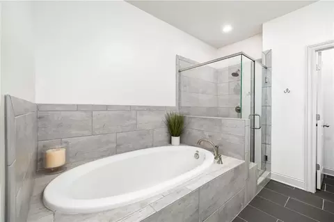 Bath - 1904 Skyfall Cir NE, Brookhaven, GA 30319 photo 3 of 5